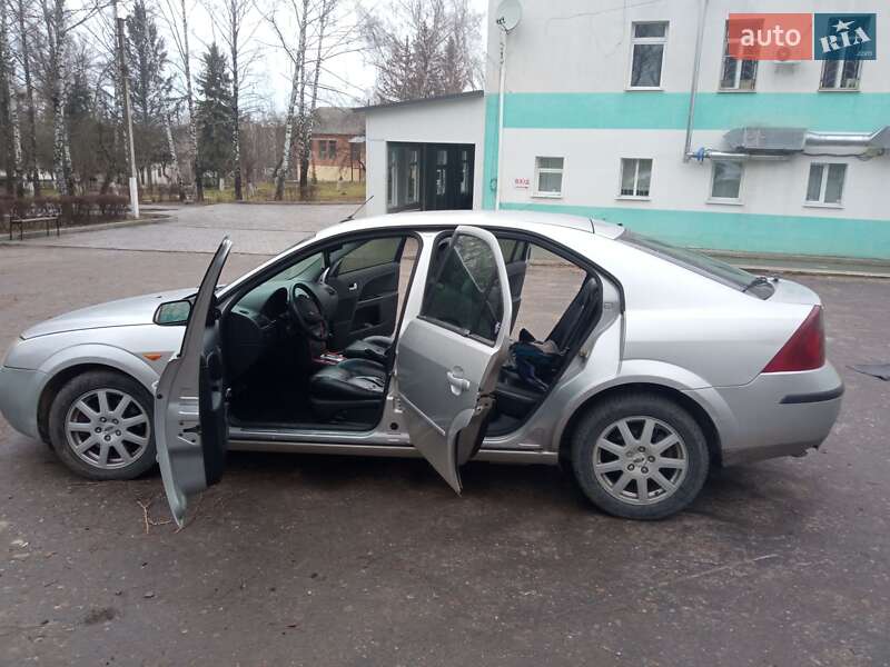 Седан Ford Mondeo 2002 в Кременце