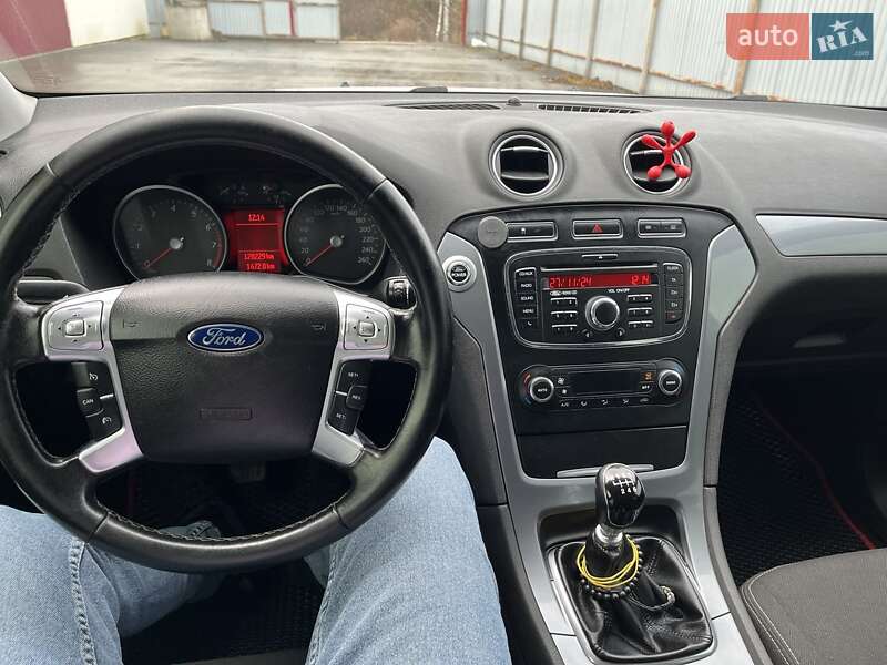 Седан Ford Mondeo 2012 в Новояворовске
