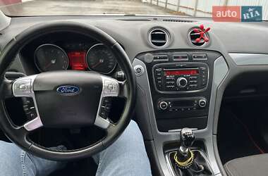 Седан Ford Mondeo 2012 в 