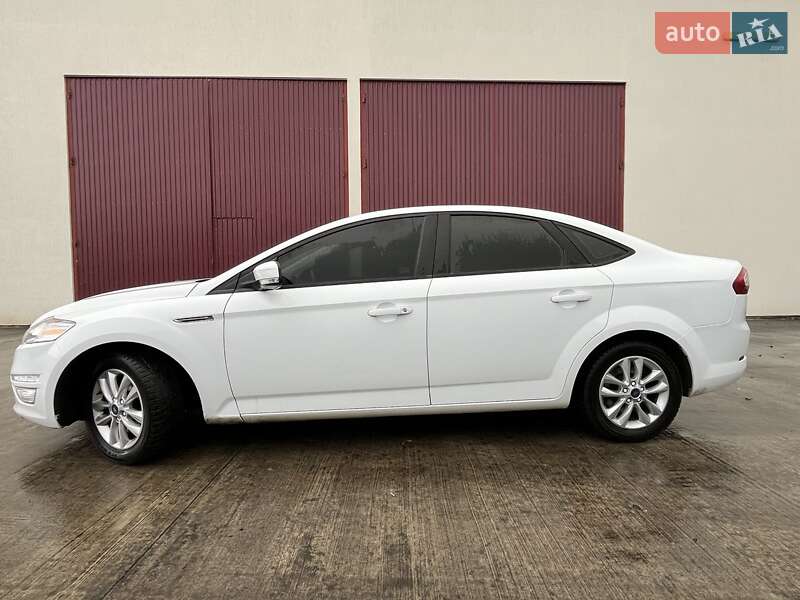 Седан Ford Mondeo 2012 в Новояворовске