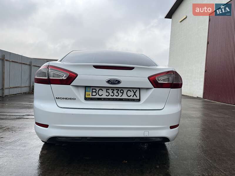 Седан Ford Mondeo 2012 в Новояворовске