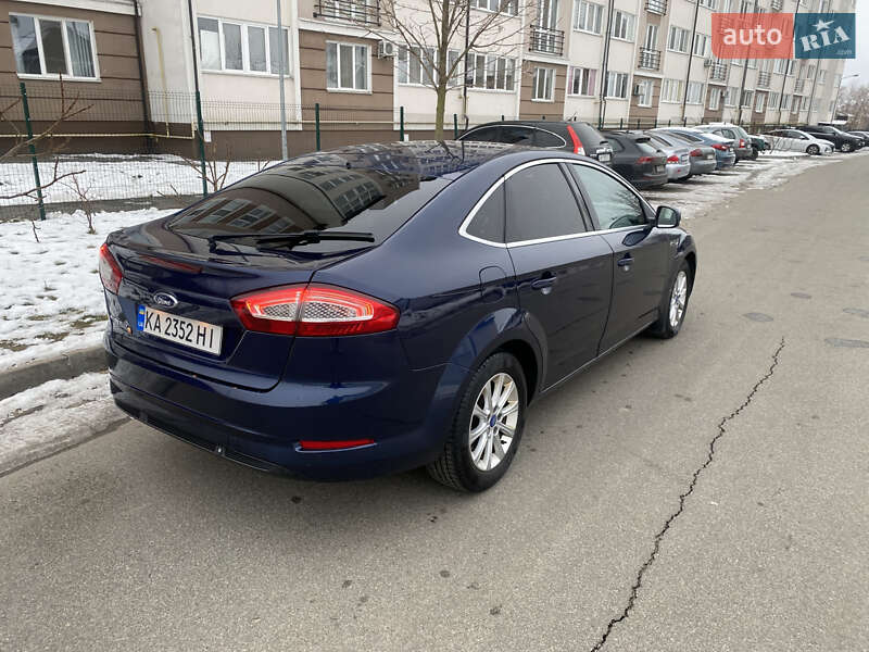 Лифтбек Ford Mondeo 2011 в Гатном