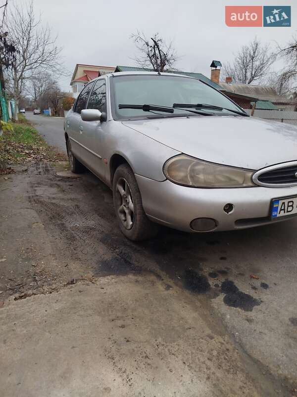 Лифтбек Ford Mondeo 1999 в Могилев-Подольске