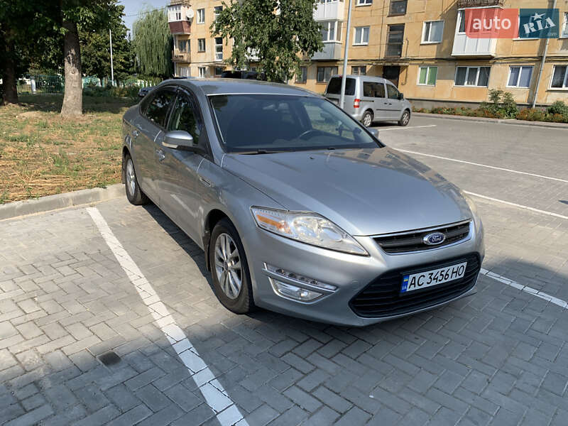 Седан Ford Mondeo 2012 в 