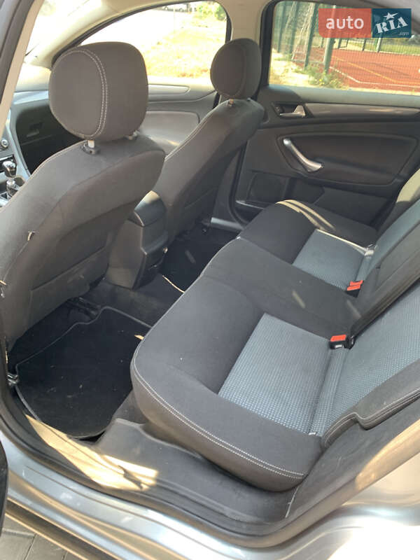 Седан Ford Mondeo 2012 в Луцке