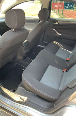 Седан Ford Mondeo 2012 в 