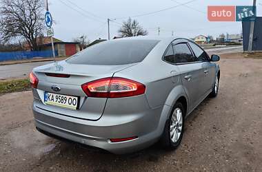 Седан Ford Mondeo 2012 в 