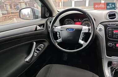 Седан Ford Mondeo 2012 в 
