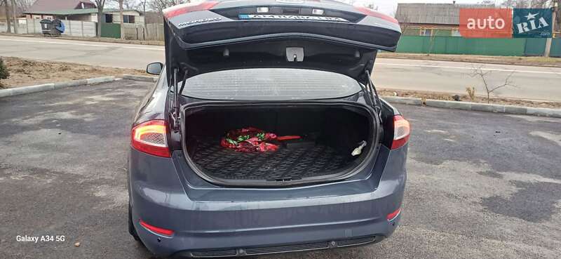 Седан Ford Mondeo 2011 в Коростене