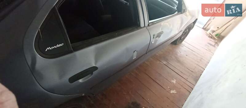 Седан Ford Mondeo 1996 в Жовкве