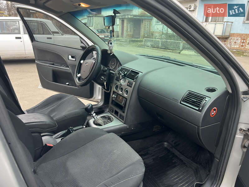 Седан Ford Mondeo 2002 в Гайвороне