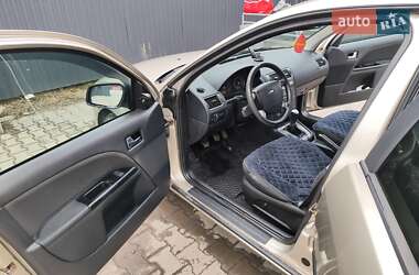 Лифтбек Ford Mondeo 2005 в Ровно