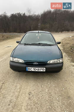 Седан Ford Mondeo 1993 в Городку