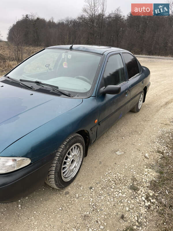 Седан Ford Mondeo 1993 в Городке