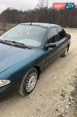 Седан Ford Mondeo 1993 в Городку