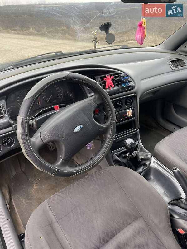 Седан Ford Mondeo 1993 в Городке