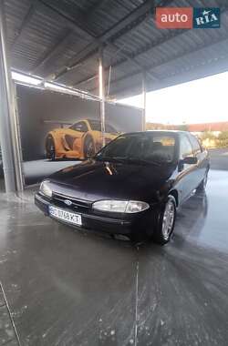 Лифтбек Ford Mondeo 1996 в Дрогобыче