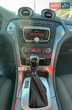 Седан Ford Mondeo 2012 в 