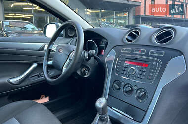 Седан Ford Mondeo 2012 в 