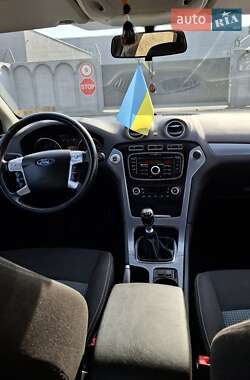 Седан Ford Mondeo 2012 в 