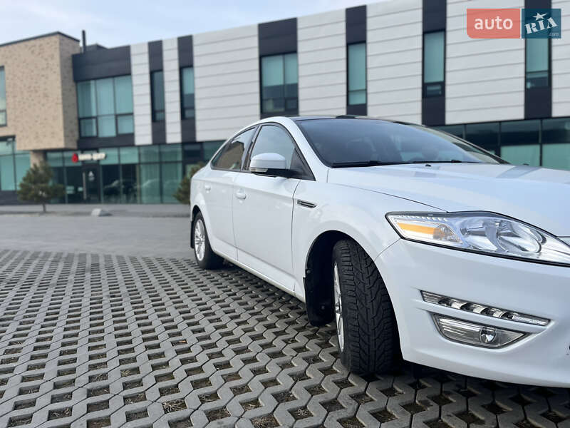 Седан Ford Mondeo 2012 в Хмельницком