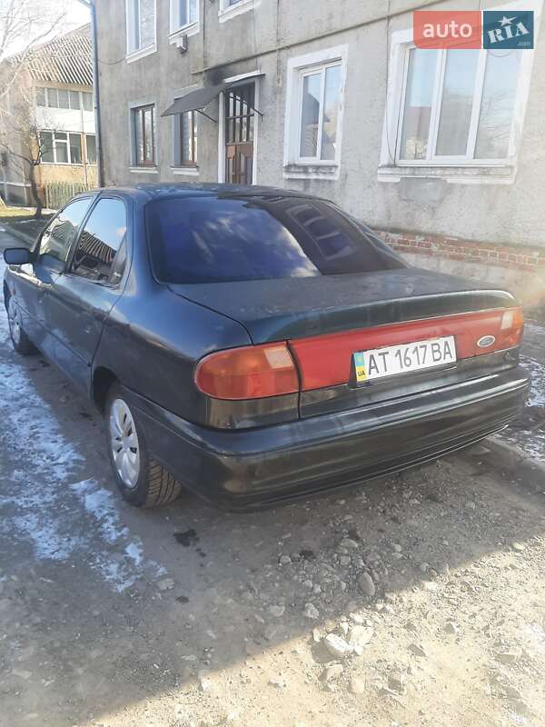 Седан Ford Mondeo 1993 в Городенці