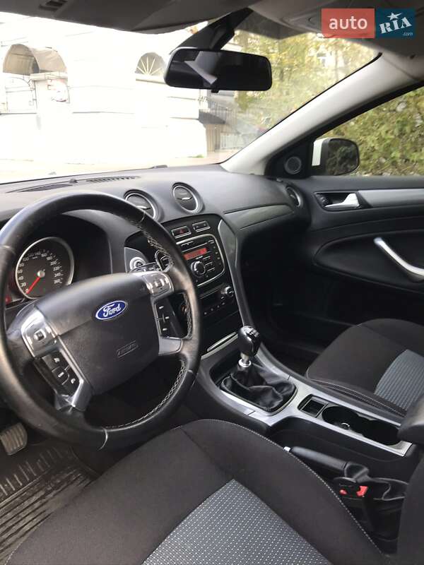 Седан Ford Mondeo 2012 в Сумах