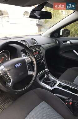 Седан Ford Mondeo 2012 в 