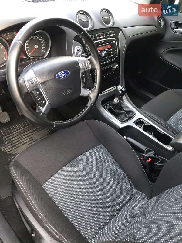 Седан Ford Mondeo 2012 в Сумах