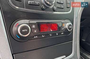 Седан Ford Mondeo 2012 в 