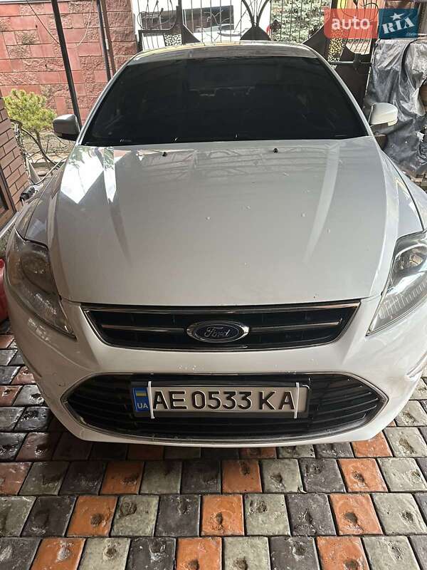 Седан Ford Mondeo 2012 в 