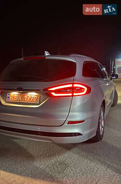 Лифтбек Ford Mondeo 2020 в 