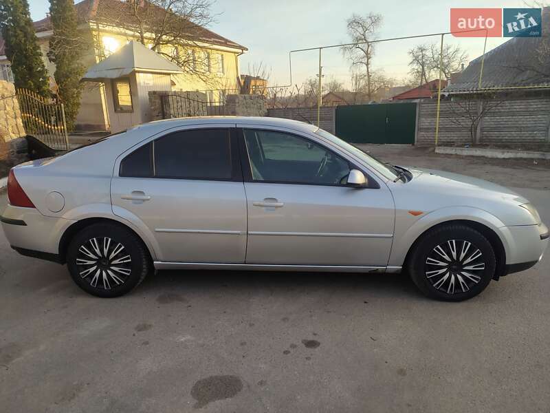 Седан Ford Mondeo 2002 в Сквире