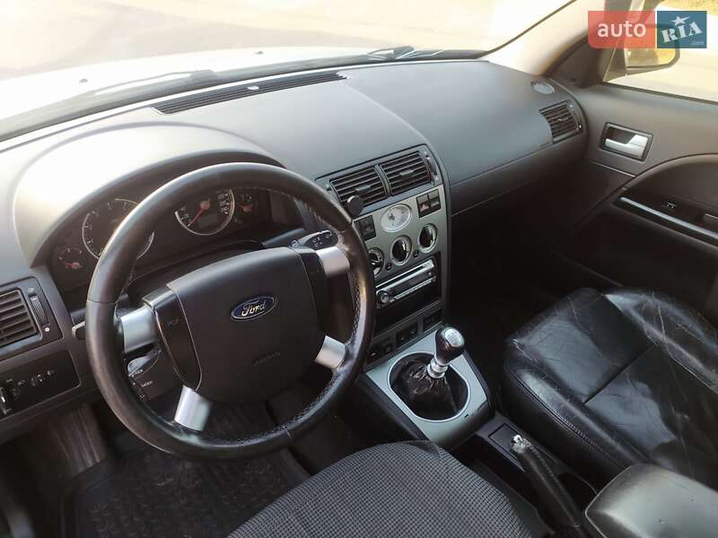 Седан Ford Mondeo 2002 в Сквире