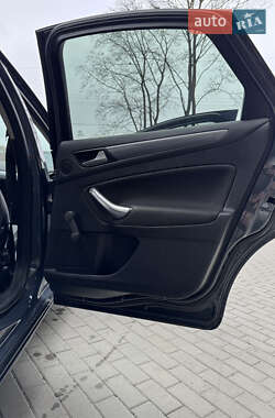 Седан Ford Mondeo 2012 в 