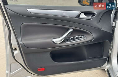 Седан Ford Mondeo 2013 в 