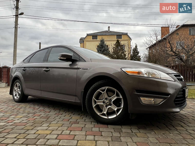 Седан Ford Mondeo 2011 в Стрию