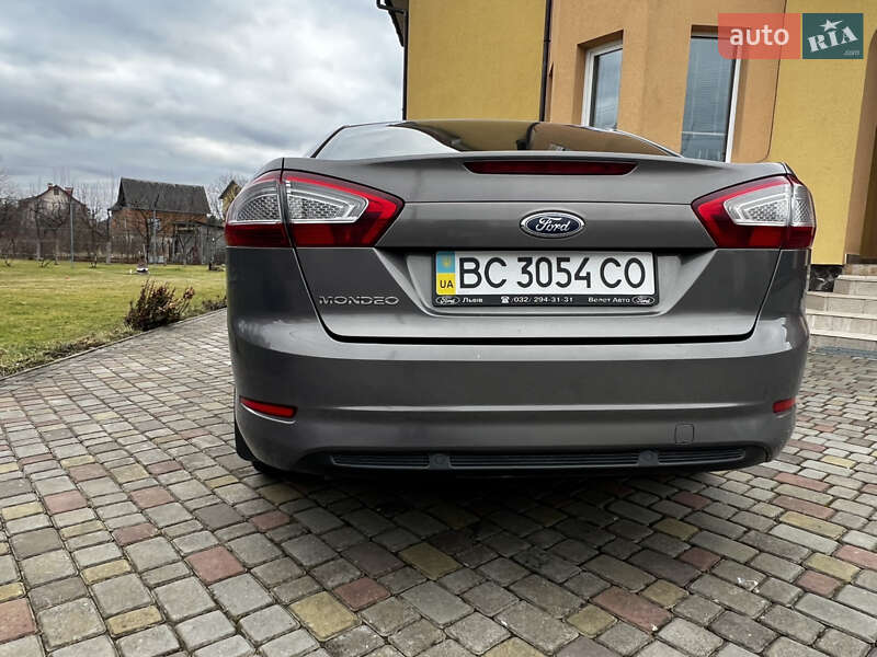 Седан Ford Mondeo 2011 в Стрию