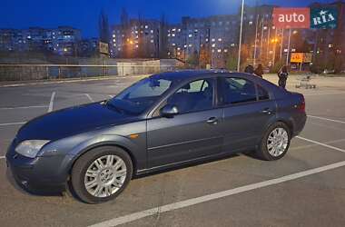 Лифтбек Ford Mondeo 2001 в 