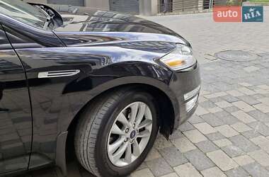 Седан Ford Mondeo 2012 в 