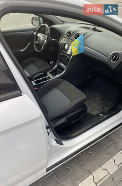 Седан Ford Mondeo 2012 в 