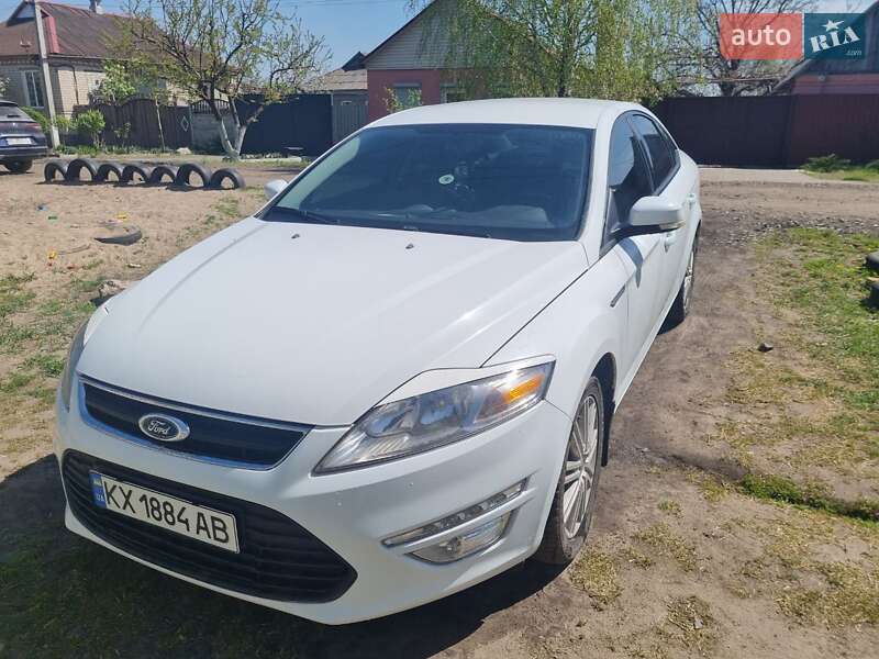 Седан Ford Mondeo 2012 в 