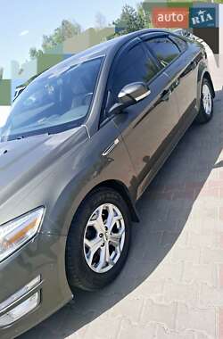 Седан Ford Mondeo 2014 в 