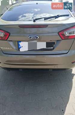 Седан Ford Mondeo 2014 в 