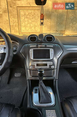 Седан Ford Mondeo 2010 в 