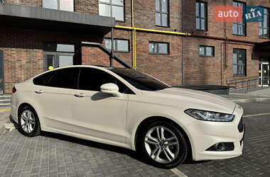 Седан Ford Mondeo 2015 в 
