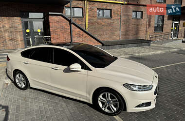 Седан Ford Mondeo 2015 в 