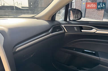 Седан Ford Mondeo 2015 в 