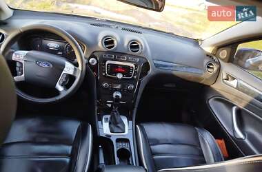 Седан Ford Mondeo 2011 в 