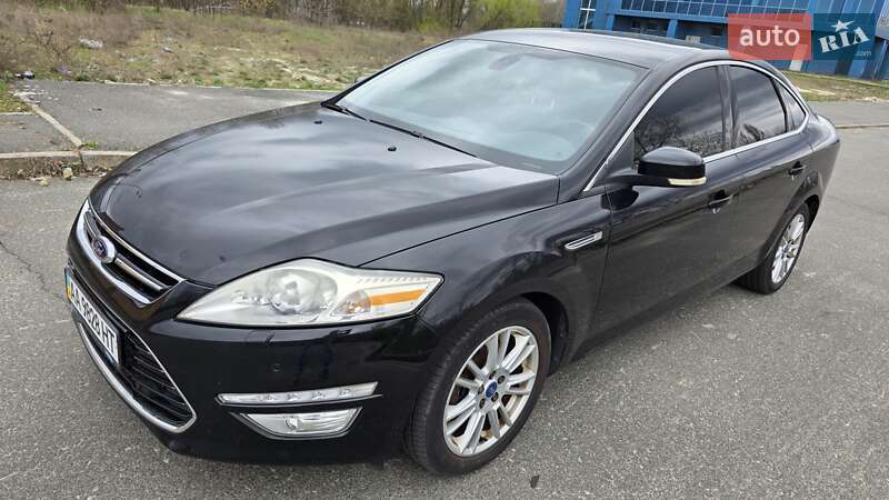 Седан Ford Mondeo 2012 в 